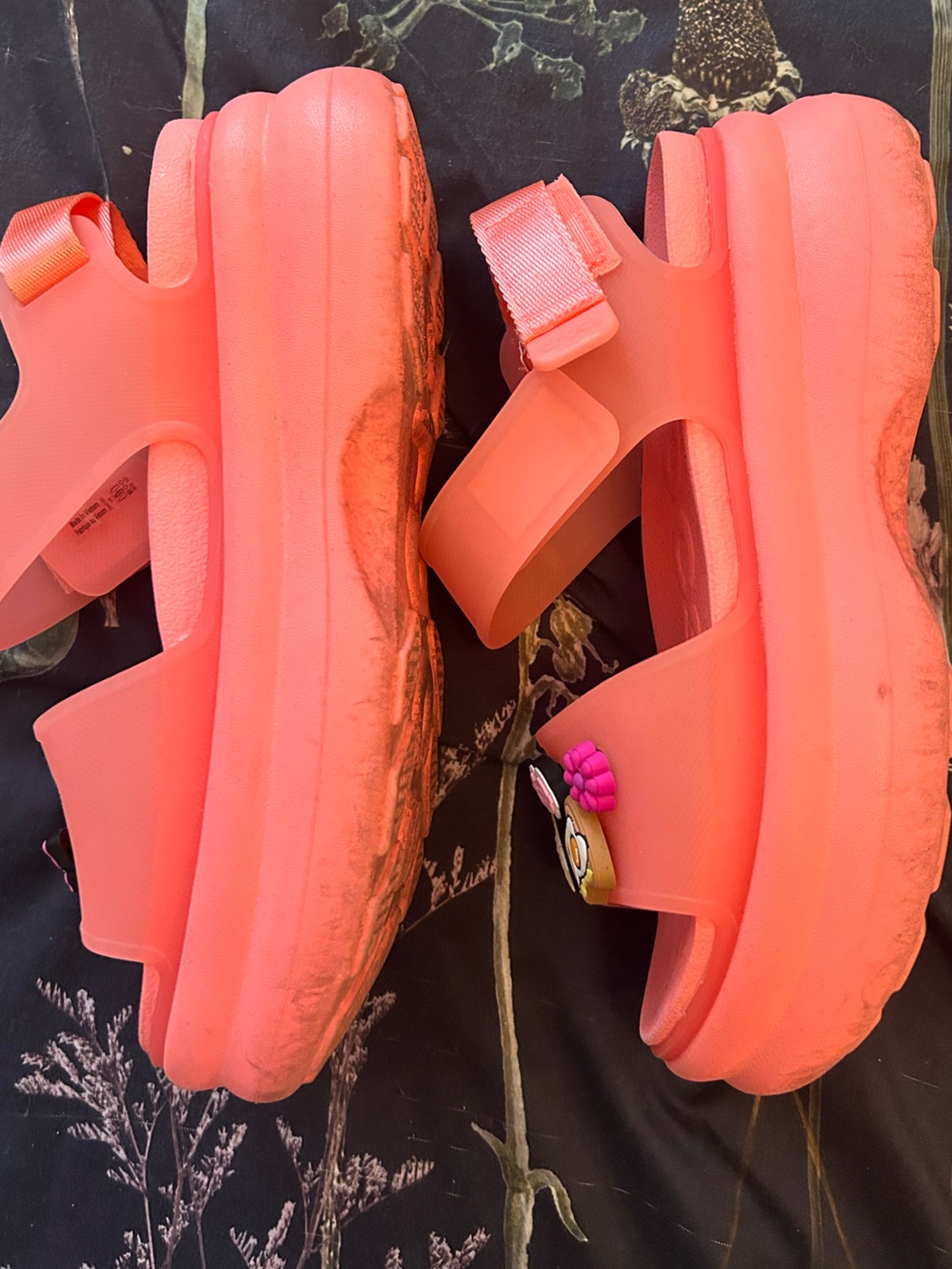 Crocs Soho Y Strap Sandal in Coral Pink and with Jibbitz - Picture 4 of 5